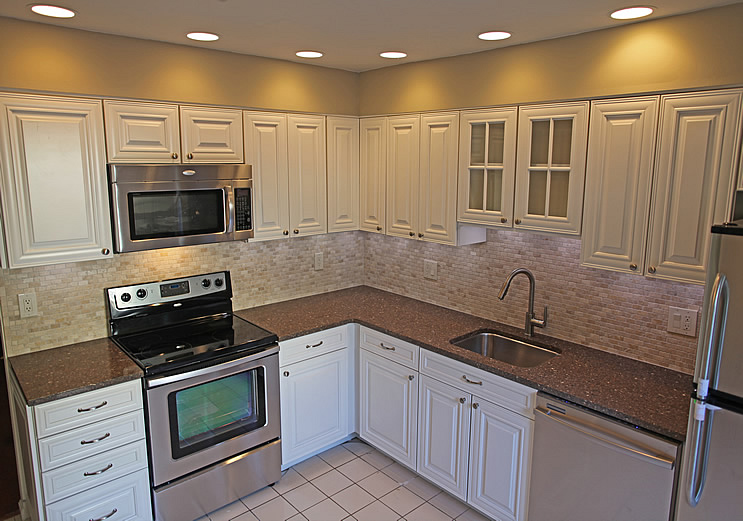 Black And White Modern Kitchen