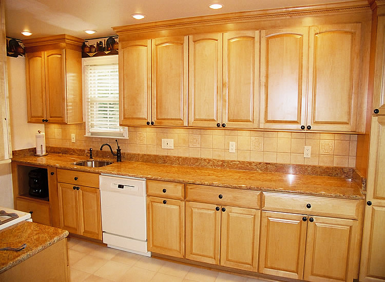 Kitchen Backsplashes With Maple Cabinets